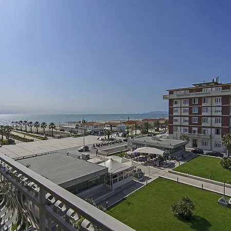 Nuovo Tirreno Szálloda Lido di Camaiore