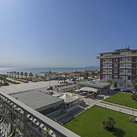 Nuovo Tirreno Hotel